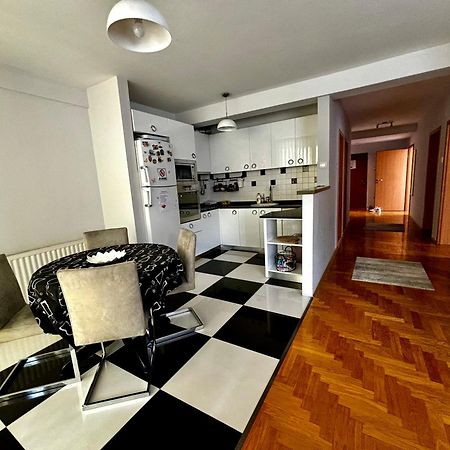 Cozy City Center Apartment พริเซรน ภายนอก รูปภาพ