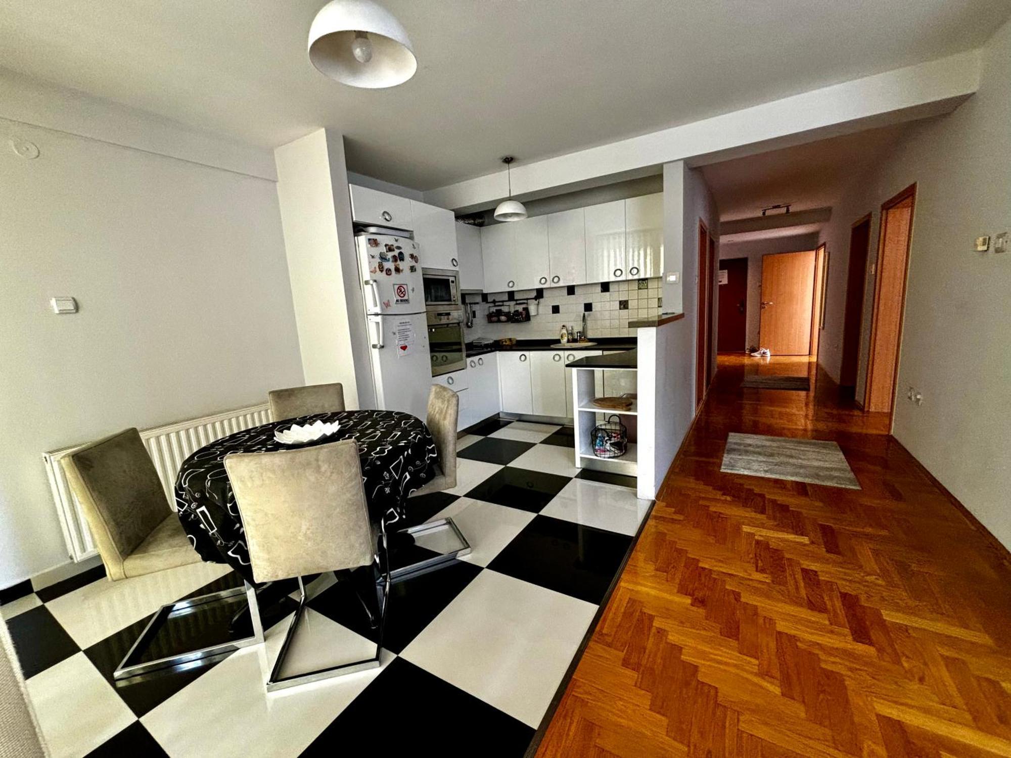 Cozy City Center Apartment พริเซรน ภายนอก รูปภาพ